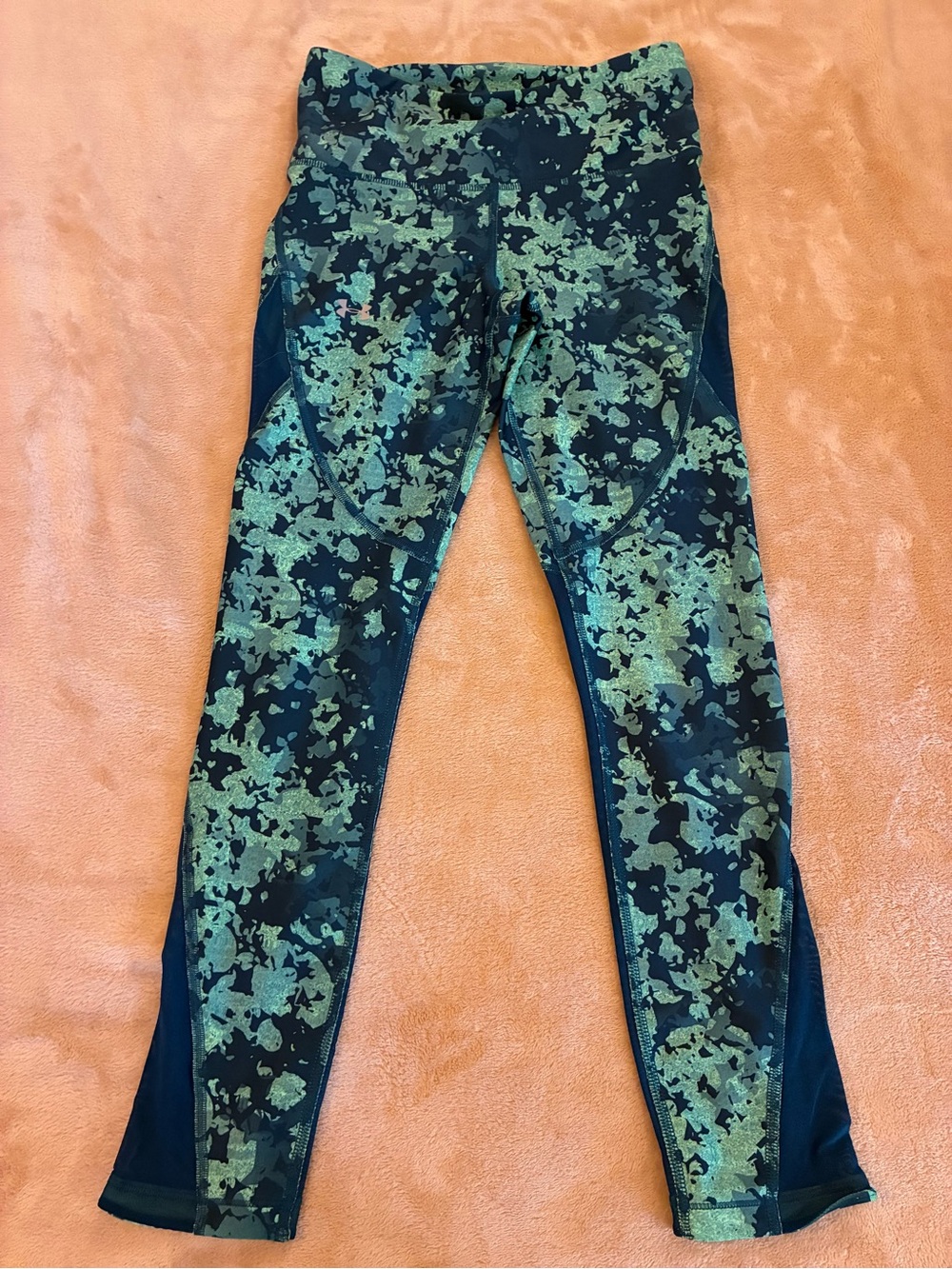 Women’s Under Armour Brand Teal/Green Camo Active Leggings - Size Small